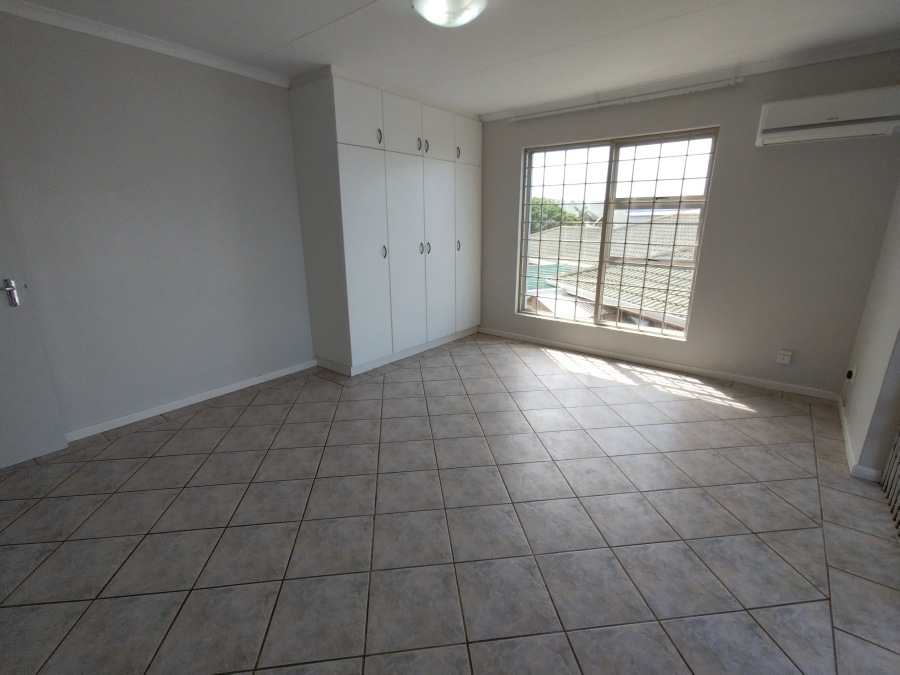 7 Bedroom Property for Sale in Wavecrest Eastern Cape